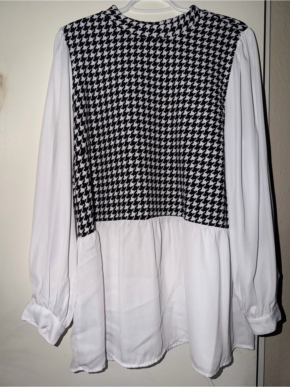 Absolutely Famous Black & White Houndstooth Panel Long-Sleeve Blouse